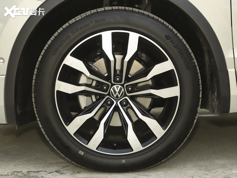 2021;^L 330TSI Խ R-Line