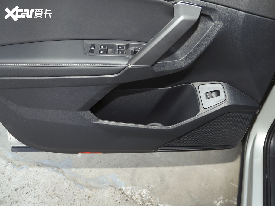 2021;^L 330TSI Խ R-Line