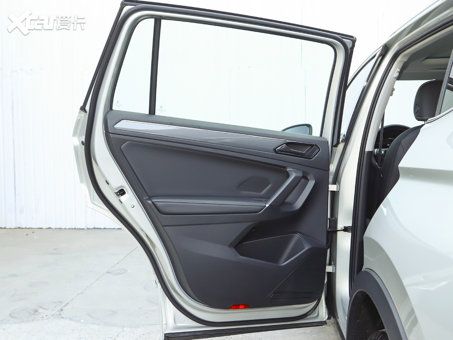 2021;^L 330TSI Խ R-Line