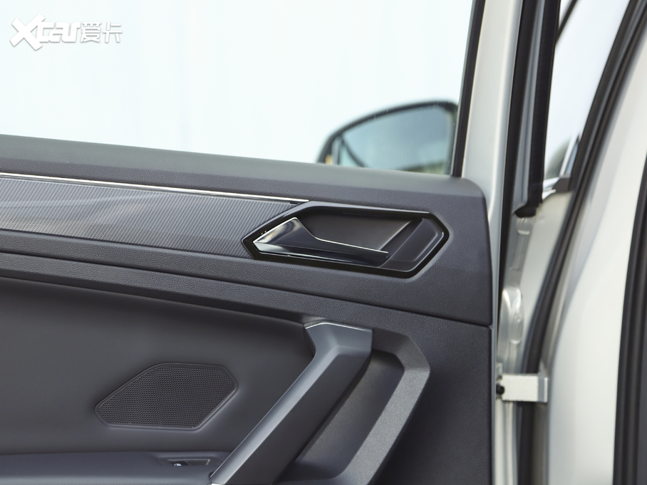 2021;^L 330TSI Խ R-Line