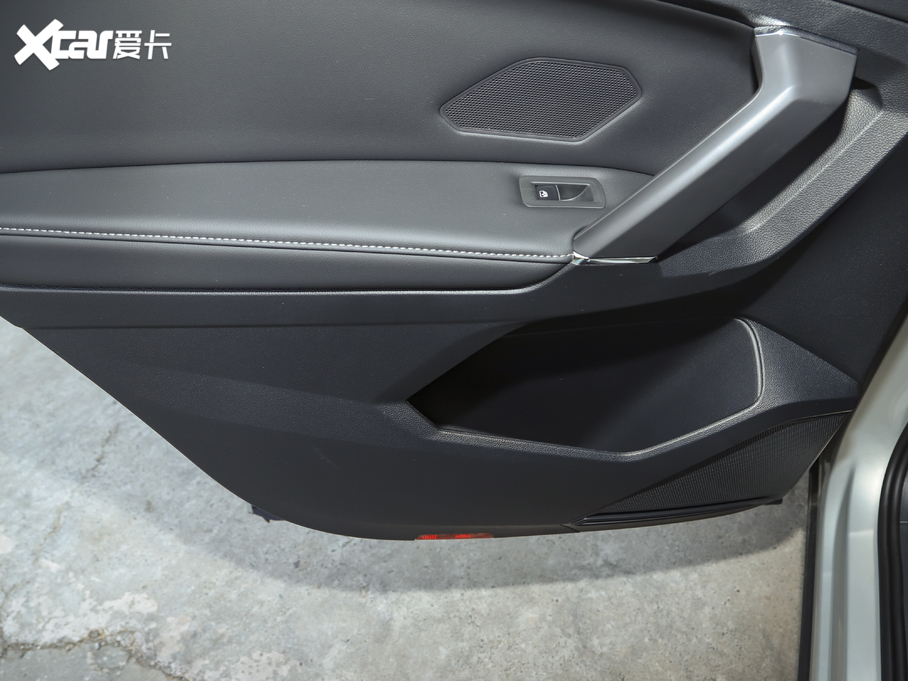 2021;^L 330TSI Խ R-Line