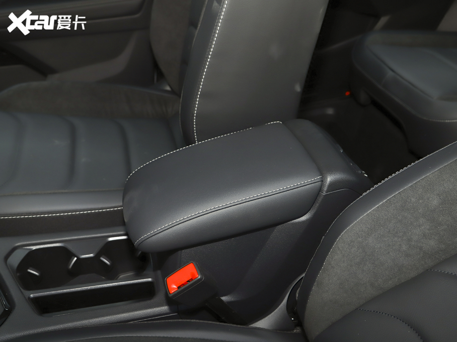 2021;^L 330TSI Խ R-Line