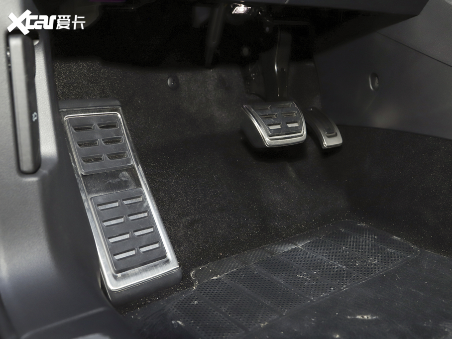 2021;^L 330TSI Խ R-Line