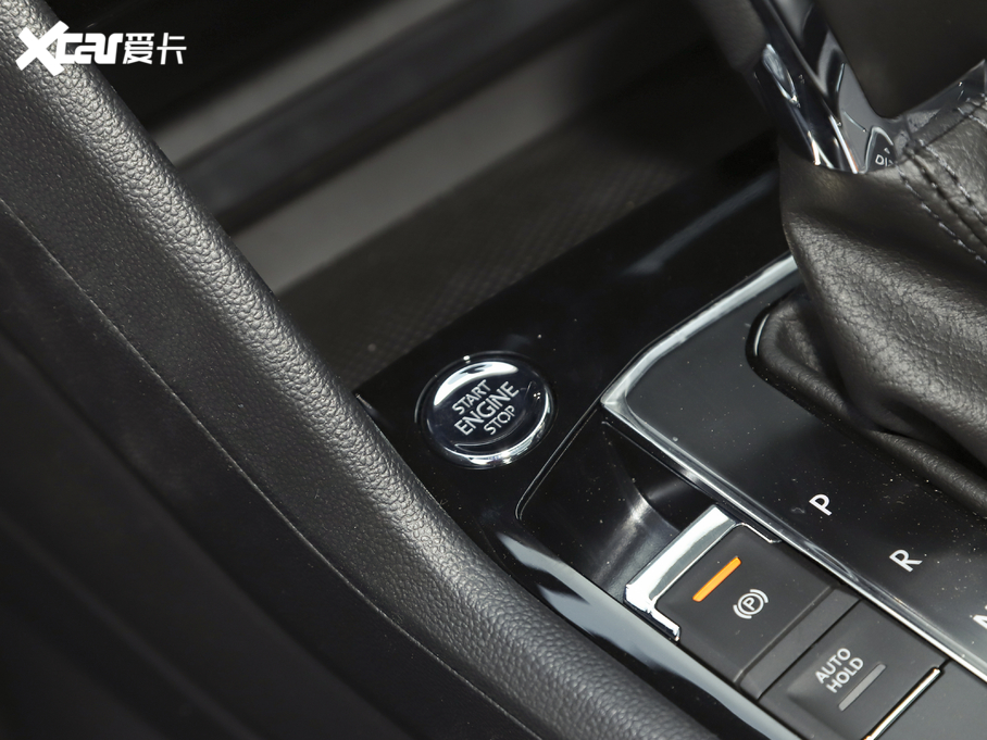 2021;^L 330TSI Խ R-Line