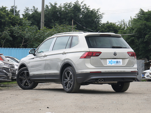 2021款330TSI 智享版 左后45度