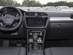 2021款330TSI 智享版 中控台