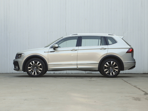 2021款330TSI 越享版 R-Line 正侧（左）