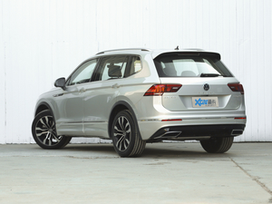 2021款330TSI 越享版 R-Line 左后45度