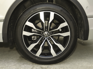 2021款330TSI 越享版 R-Line 轮圈