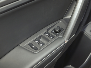 2021款330TSI 越享版 R-Line 换挡杆