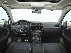 2021款330TSI 越享版 R-Line 内饰全景