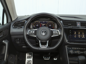 2021款330TSI 越享版 R-Line 方向盘