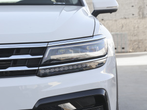 2021款380TSI 四驱越享版 R-Line 7座 大灯