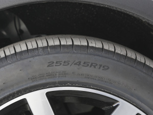 2021380TSI (q)Խ R-Line 7 ݆̥ߴ