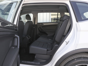 2021款380TSI 四驱越享版 R-Line 7座 后排空间