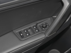 2021款380TSI 四驱越享版 R-Line 7座 主驾车窗控制区	