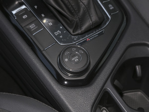 2021380TSI (q)Խ R-Line 7 п؅^(q)