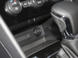 2021380TSI (q)Խ R-Line 7 п؅^(q)