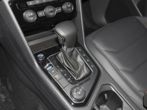 2021款380TSI 四驱越享版 R-Line 7座 换挡杆