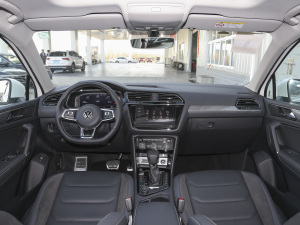 2021款380TSI 四驱越享版 R-Line 7座 内饰全景