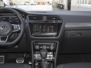 2021款380TSI 四驱越享版 R-Line 7座 中控台
