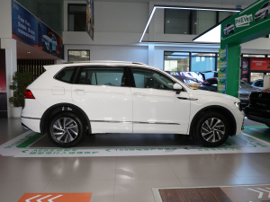 2021430 PHEV F w^