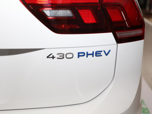 2021430 PHEV F ^