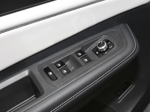 2021款380TSI 豪华版 主驾车窗控制区	