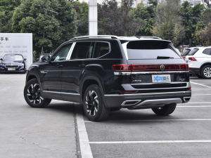 2021款530 V6 尊崇豪华版 左后45度