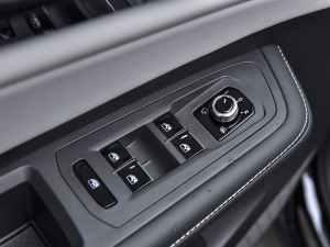 2021款530 V6 尊崇豪华版 主驾车窗控制区	