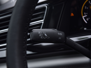 2021530 V6 A п؅^(q)