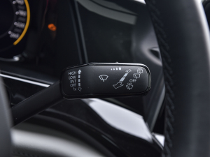 2021530 V6 A п؅^(q)