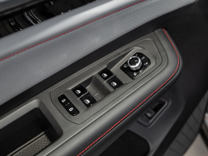 2021款380TSI 尊崇旗舰版 主驾车窗控制区	