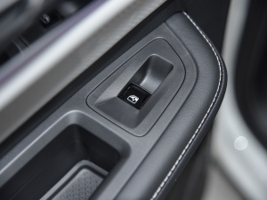 2021款330TSI 尊崇豪华版 后排车窗控制区