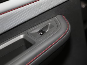 2021款330TSI 豪华版 后排车窗控制区