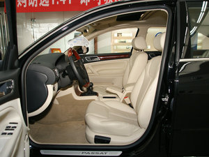 2009款1.8T 手动尊享版 前排空间