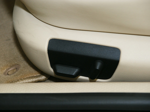 2009款1.8T 手动尊享版 主驾驶座椅调节