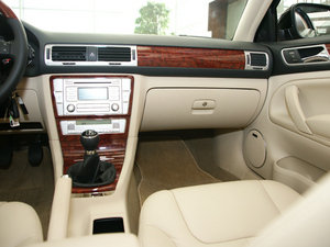 2009款1.8T 手动尊享版 中控区
