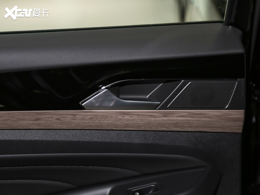 2021�����_�� 330TSI ���F��