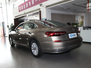 2021款330TSI 精英版 左后45度