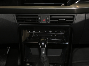 2021款330TSI 精英版 空调调节