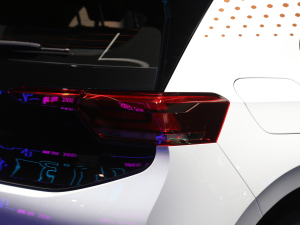 2021��Pro �O�ǰ� β��