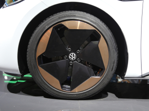 2021��Pro �O�ǰ� ݆Ȧ