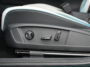 2021��Pro �O�ǰ� ���{������{��