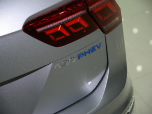 2022430PHEV 늻Ş ^