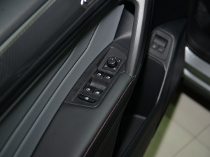 2022430PHEV 늻Ş {܇ƅ^	