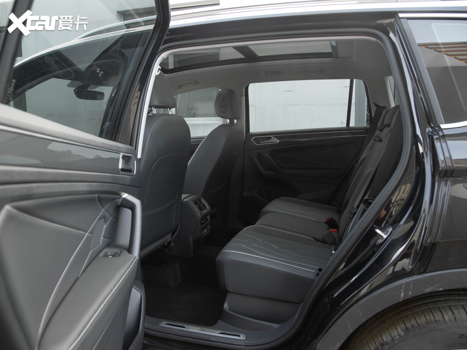 2022;^L 330TSI ԄӃR-LineԽ