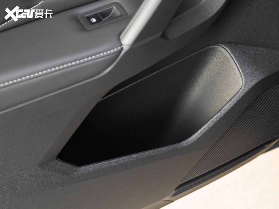 2022;^L 330TSI ԄӃR-LineԽ