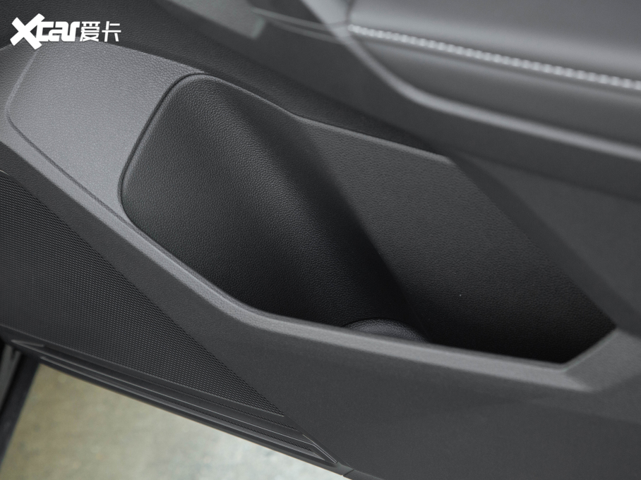 2022;^L 330TSI ԄӃR-LineԽ