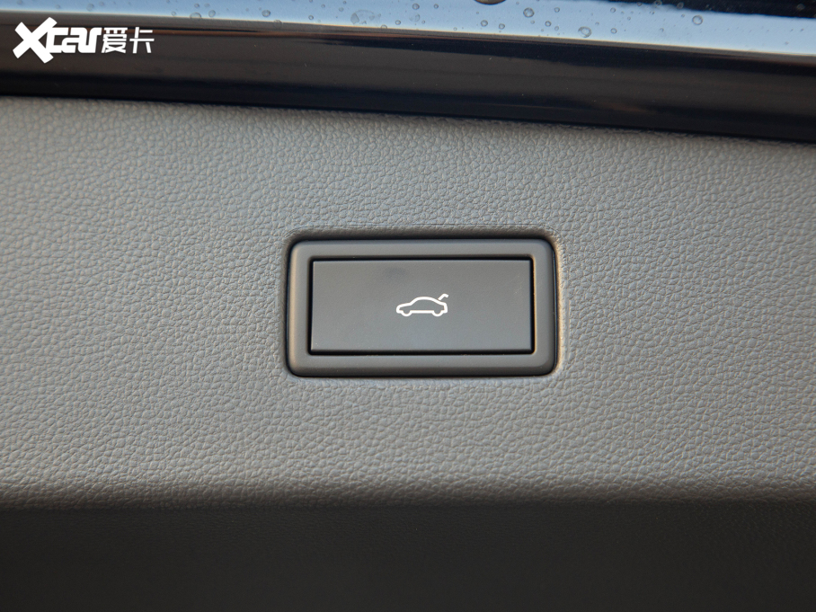 2022;^L 330TSI ԄӃR-LineԽ